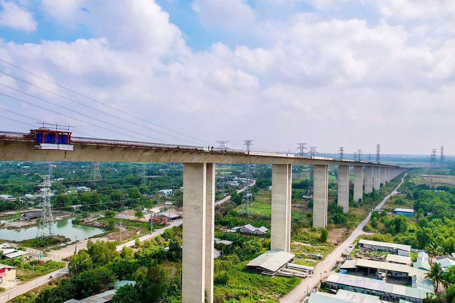 Cao tốc Bến Lức - Long Thành phấn đấu thông xe toàn tuyến trong tháng 9/2026
