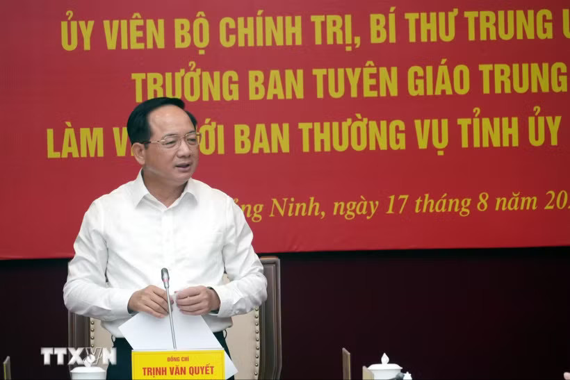Trưởng Ban Tuyên giáo Trung ương Trịnh Văn Quyết: Quảng Ninh phát triển nhanh, bền vững, trở thành hình mẫu toàn diện