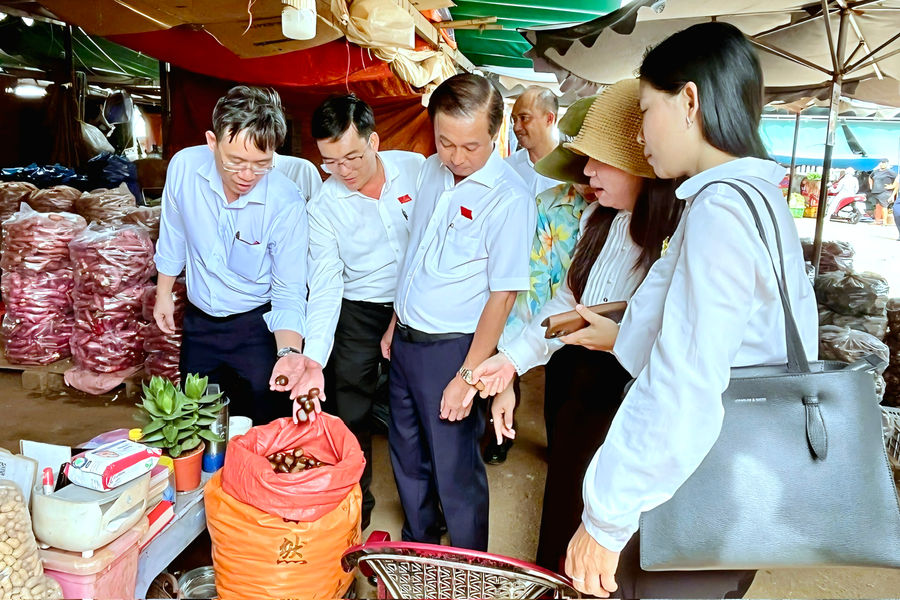 TP. Hồ Chí Minh: Siết kiểm soát an toàn thực phẩm tại các chợ đầu mối
