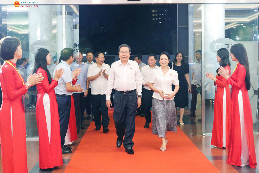 Chủ tịch Quốc hội Trần Thanh Mẫn dự Chương trình nghệ thuật chính luận "Nắng Ba Đình"