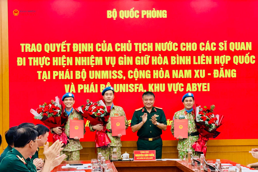 Trao Quyết định của Chủ tịch nước cho 3 sĩ quan làm nhiệm vụ quốc tế