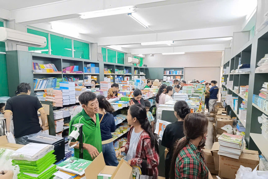 TP.Hồ Chí Minh: Bổ sung nguồn sách giáo khoa đáp ứng đủ nhu cầu cho học sinh năm học mới