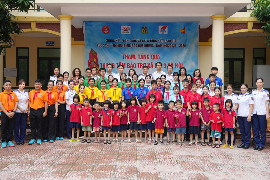 “Em yêu biển, đảo quê hương”: Trao gần 290 triệu đồng quà, học bổng tặng trẻ em khó khăn
