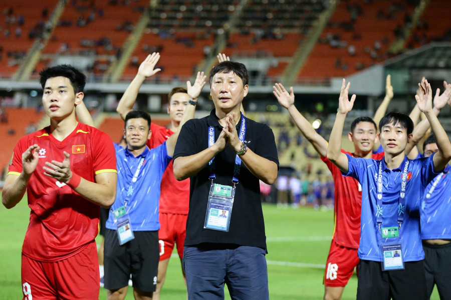 Thắng 2 - 0, đội tuyển Việt Nam giành lợi thế quan trọng