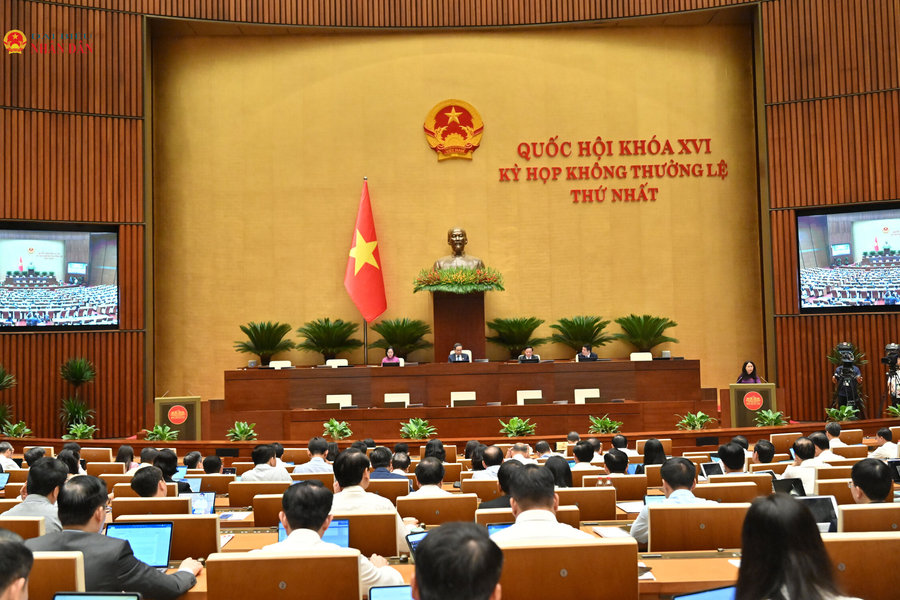 Nghiêm cấm đăng, phát sản phẩm thông tin có tính chất xuất bản phẩm trên không gian mạng dưới dạng sách