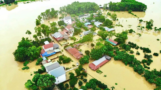 Lũ sông dâng cao sau bão số 4, nhiều khu dân cư ở Hà Nội ngập sâu