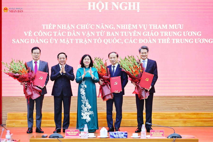 Tiếp nhận chức năng, nhiệm vụ tham mưu về công tác dân vận từ Ban Tuyên giáo Trung ương sang Đảng ủy MTTQ, các đoàn thể Trung ương