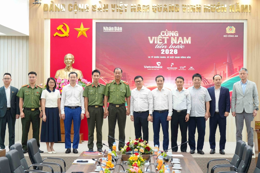 Vietcombank đồng hành “Cùng Việt Nam tiến bước 2026”, hướng tới 10 tỷ bước xanh