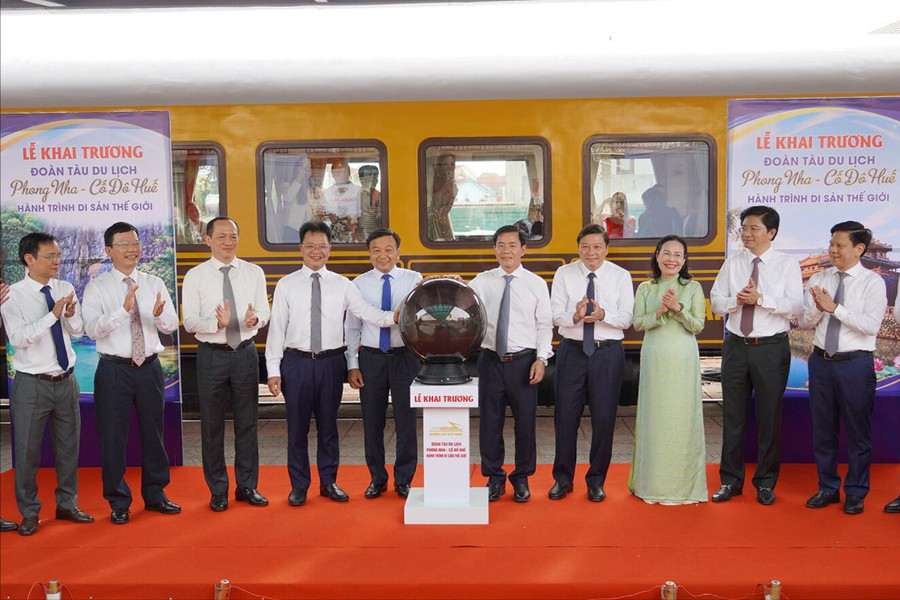 Khai trương đoàn tàu “Phong Nha - Cố đô Huế: Hành trình di sản thế giới”