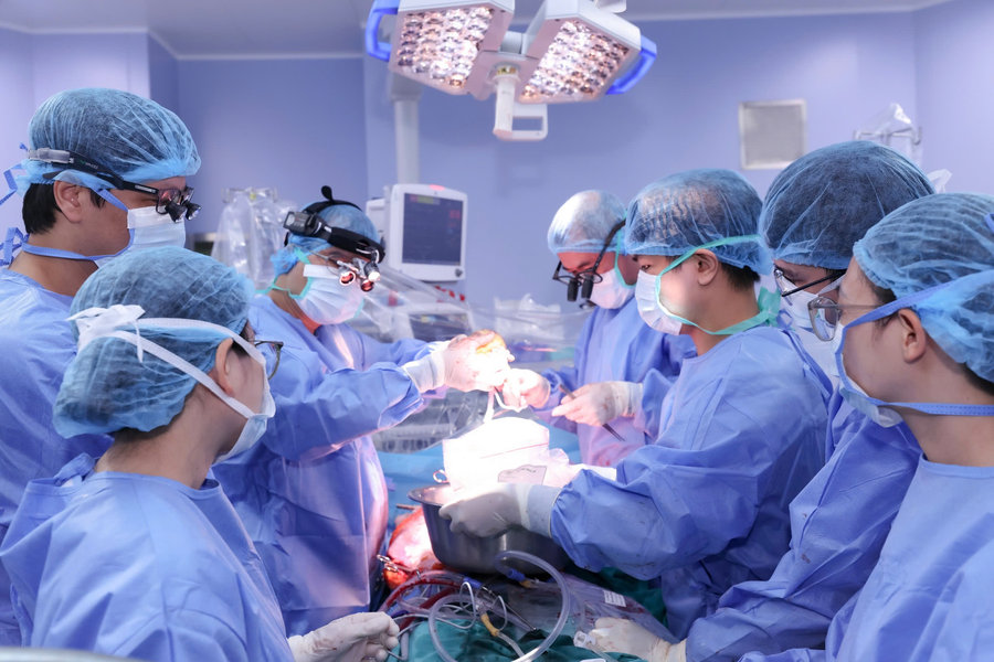 Hai lần ghép tim giành lại sự sống cho cho nam bệnh nhân 50 tuổi