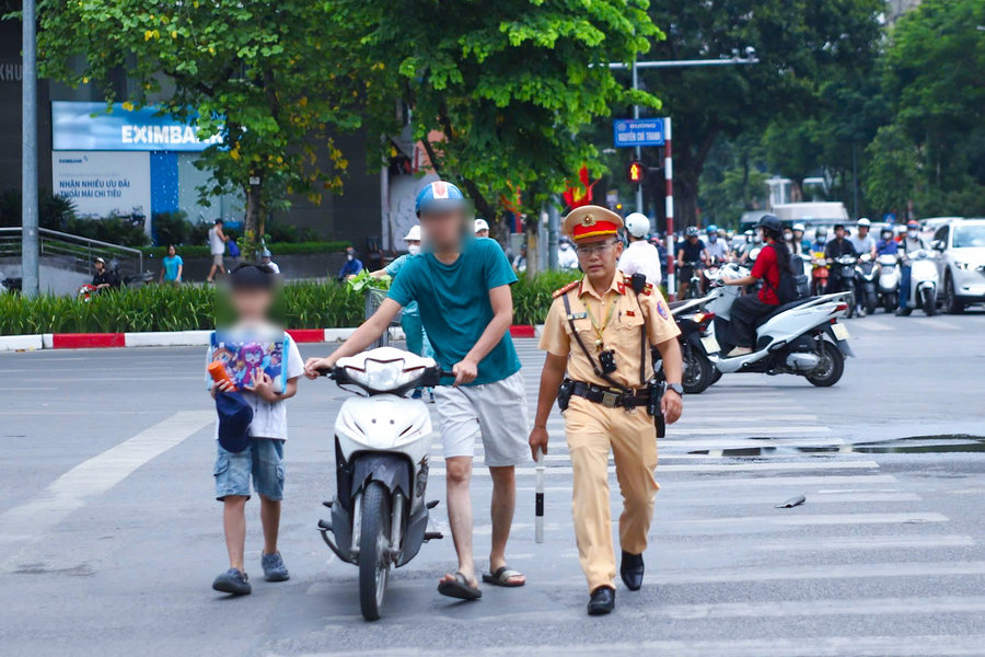 Hà Nội: Ra quân xử lý học sinh vi phạm giao thông, làm rõ trách nhiệm của người giao xe