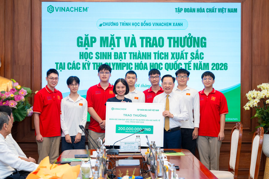 Vinachem gặp mặt, trao thưởng học sinh xuất sắc tại các Kỳ thi Olympic Hoá học Quốc tế