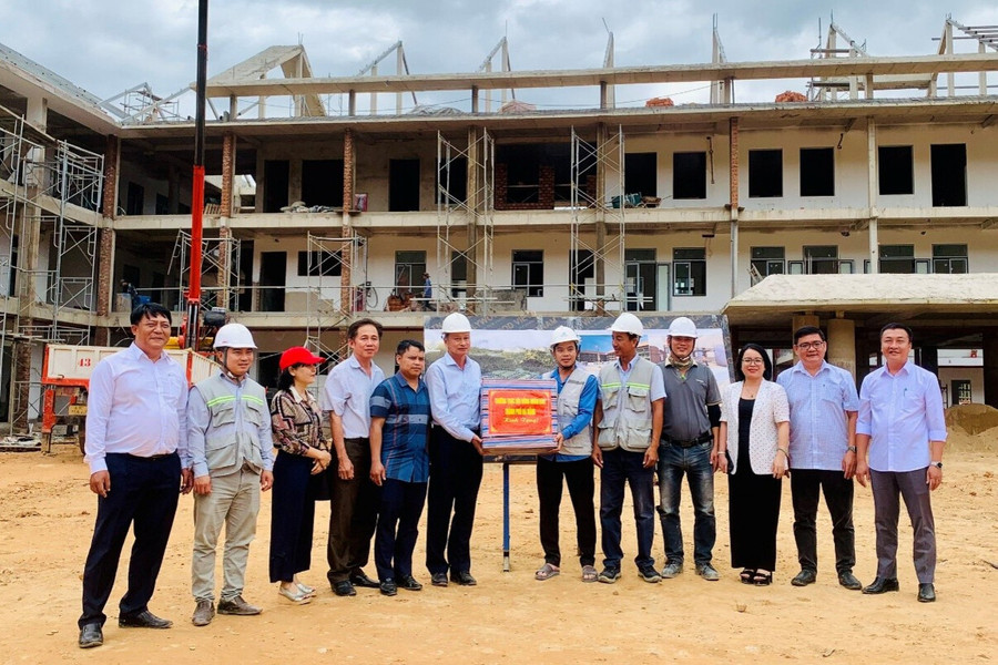 Từ chính sách đến những lớp học giữa đại ngàn