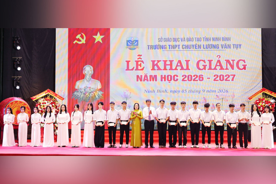 Phó Chủ tịch Quốc hội Nguyễn Thị Thanh dự Lễ Khai giảng tại tỉnh Ninh Bình