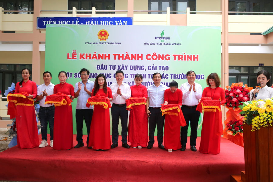 BSR tài trợ 5 tỷ đồng tiếp sức nhà trường và các em học sinh xã Trường Giang vững bước năm học mới