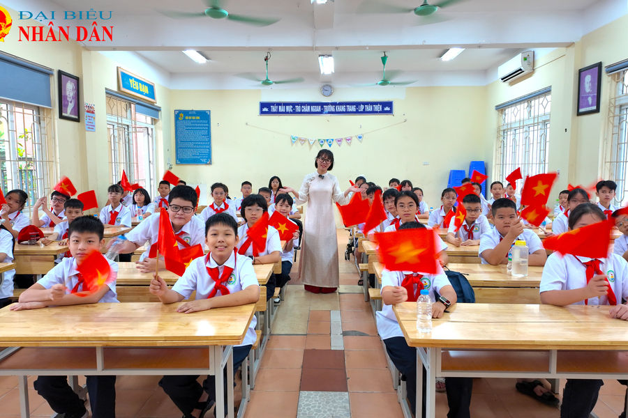 Trường THCS Văn Khê rộn ràng khai giảng: Hướng tới môi trường giáo dục hạnh phúc và ứng dụng AI