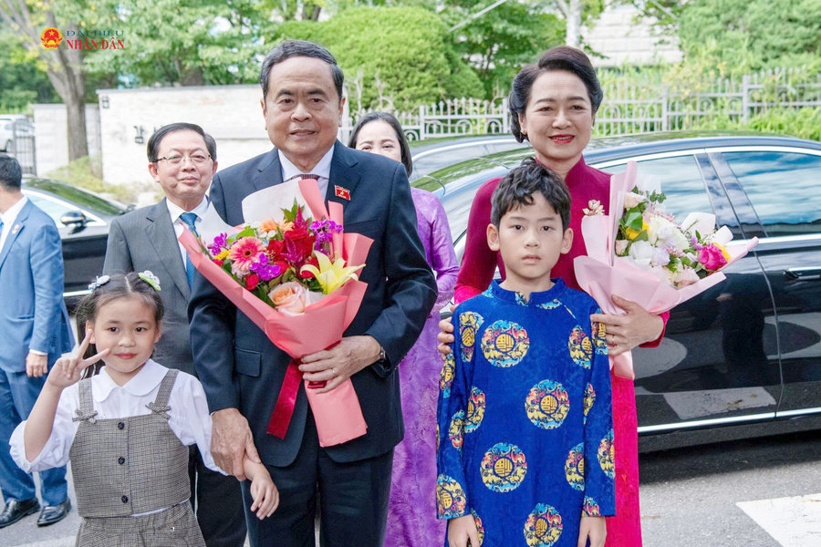 Chủ tịch Quốc hội Trần Thanh Mẫn gặp mặt cộng đồng người Việt Nam tại Hàn Quốc