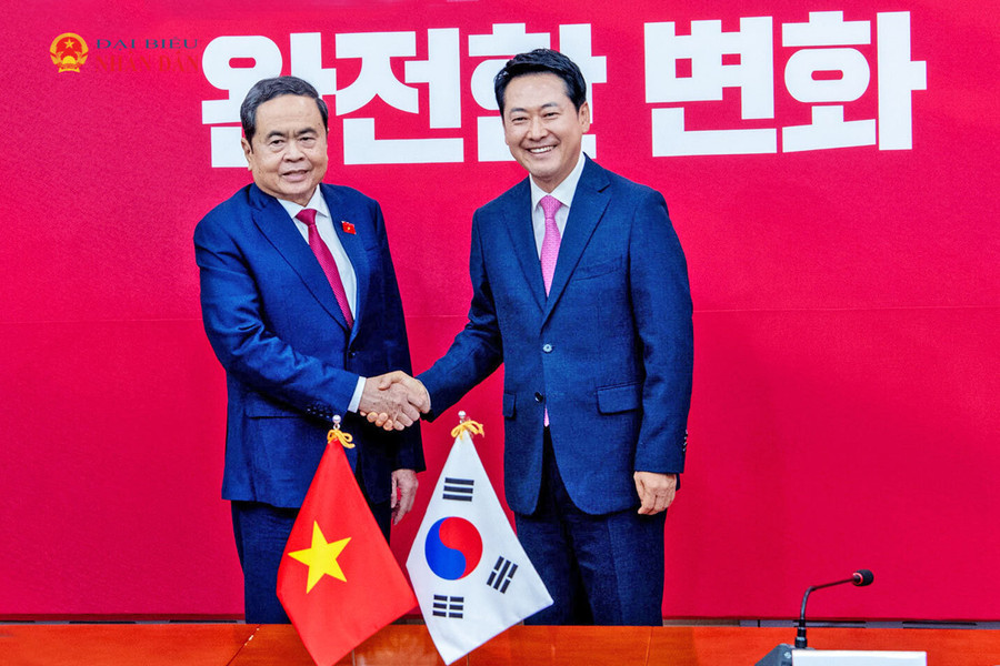 Chủ tịch Quốc hội Trần Thanh Mẫn tiếp Chủ tịch Đảng Sức mạnh Quốc dân Jang Dong Hyeok