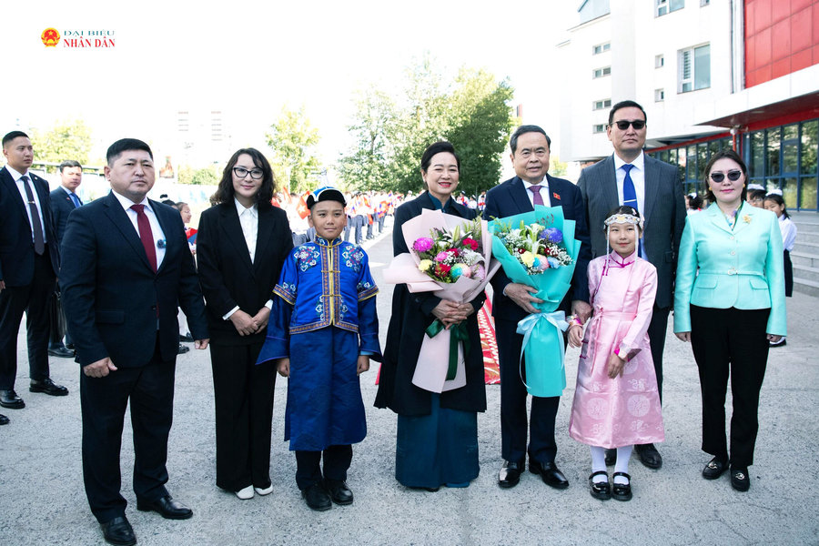 Chủ tịch Quốc hội Trần Thanh Mẫn thăm ngôi trường mang tên Chủ tịch Hồ Chí Minh tại thủ đô Ulaanbaatar