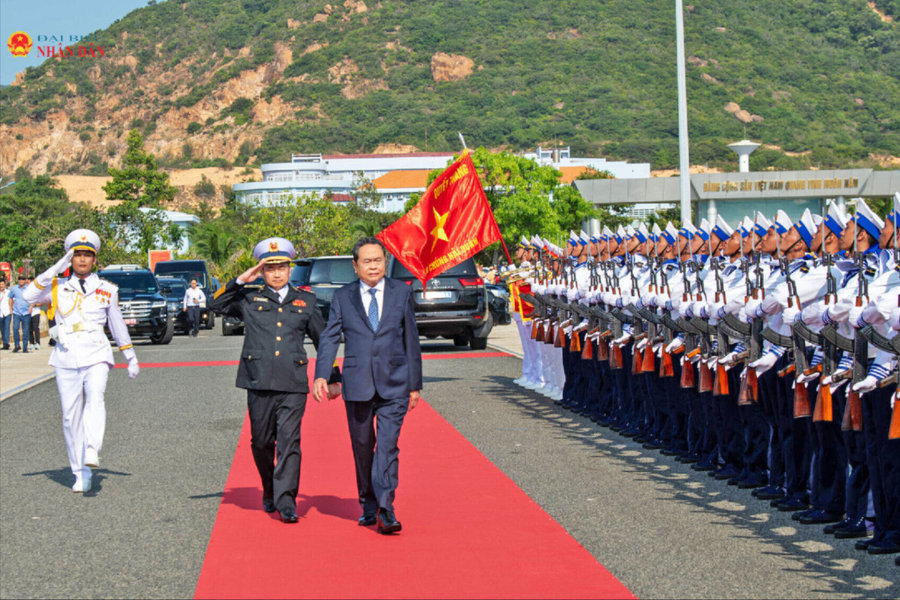 Chủ tịch Quốc hội Trần Thanh Mẫn thăm, làm việc với Quân chủng Hải quân