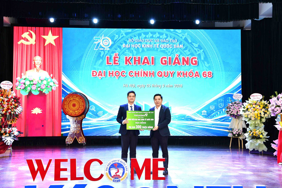 Vietcombank đồng hành Lễ khai giảng Đại học chính quy khóa 68 của Đại học Kinh tế Quốc dân
