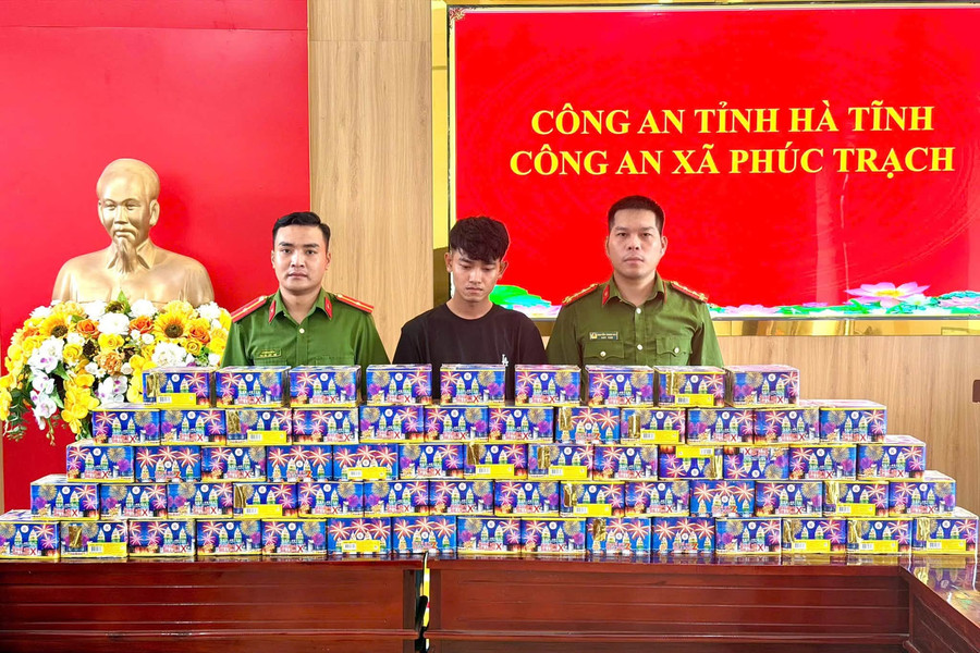Bắt giữ nam thanh niên chở hơn 1 tạ pháo lậu