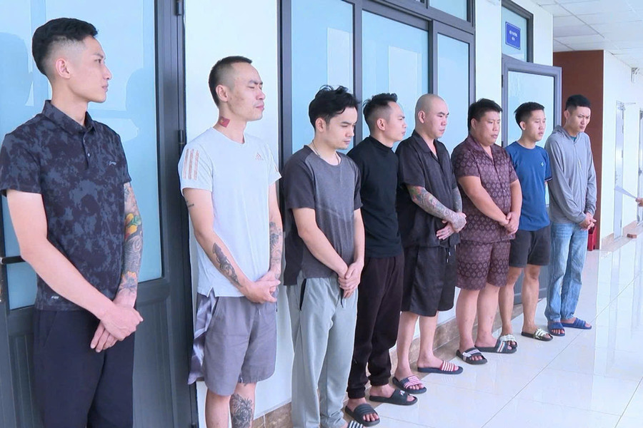 Đấu tranh, xử lý các nhóm đối tượng thực hiện hành vi đăng tải, chia sẻ trái phép thông tin trên không gian mạng