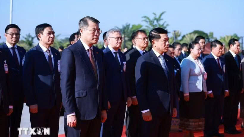 Tiếp nối truyền thống đoàn kết đặc biệt Việt Nam - Lào