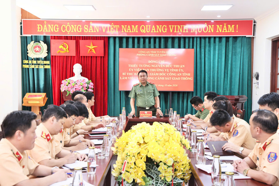 Giám đốc Công an tỉnh Tuyên Quang làm việc với Phòng Cảnh sát giao thông