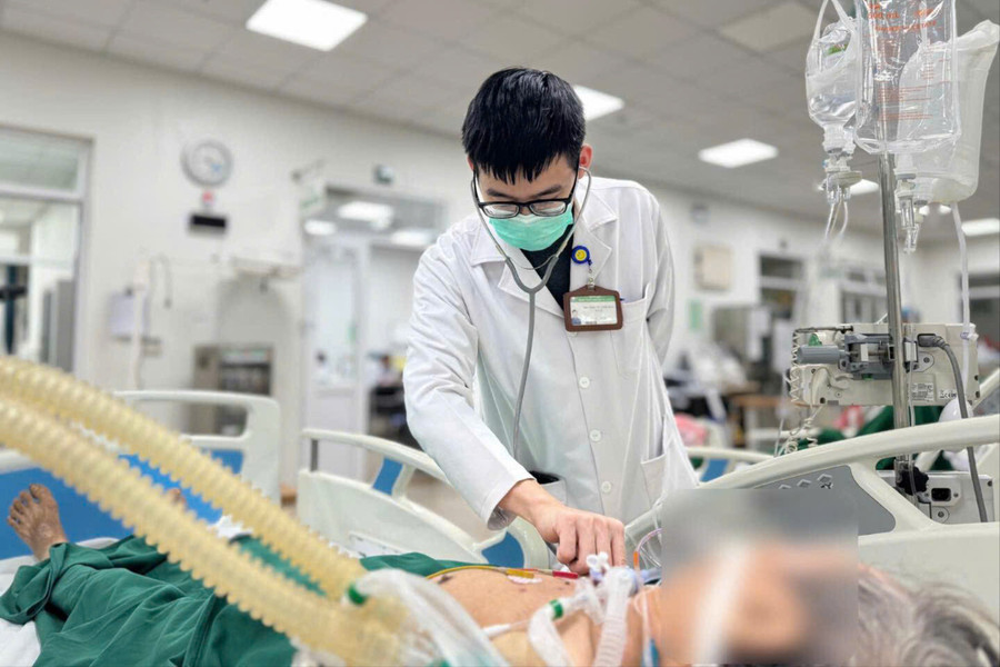 2 người ở Hà Nội nguy kịch do cúm A, bác sĩ khuyến cáo không chủ quan khi sốt nhẹ