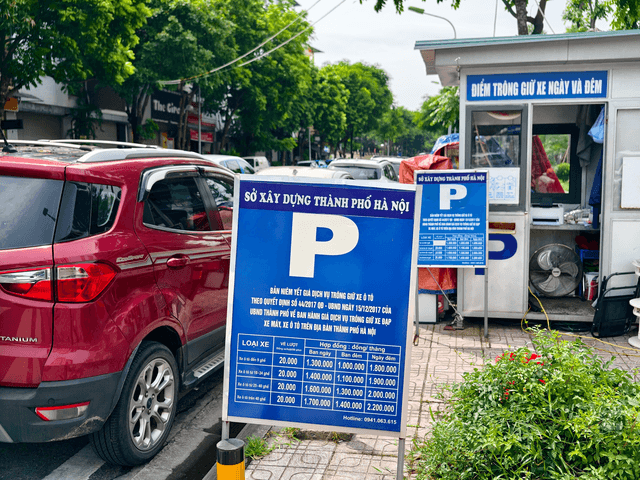 Hà Nội áp dụng giá trông giữ ô tô, xe máy mới từ ngày 15/10