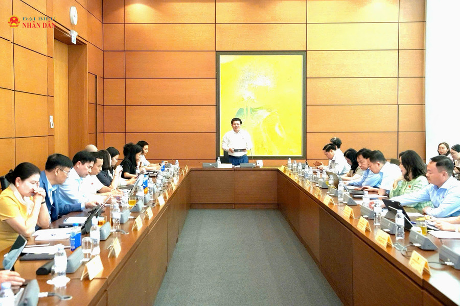 Hoàn thiện thể chế, cải thiện môi trường đầu tư, kinh doanh