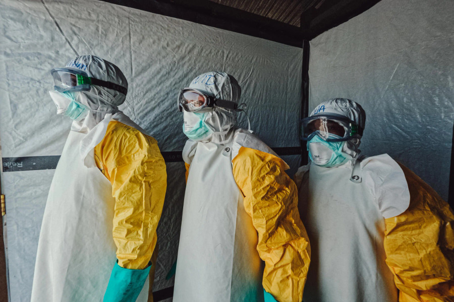 Toàn cảnh dịch Ebola: Vượt mốc 10.000 ca mắc, gần 5.000 người tử vong